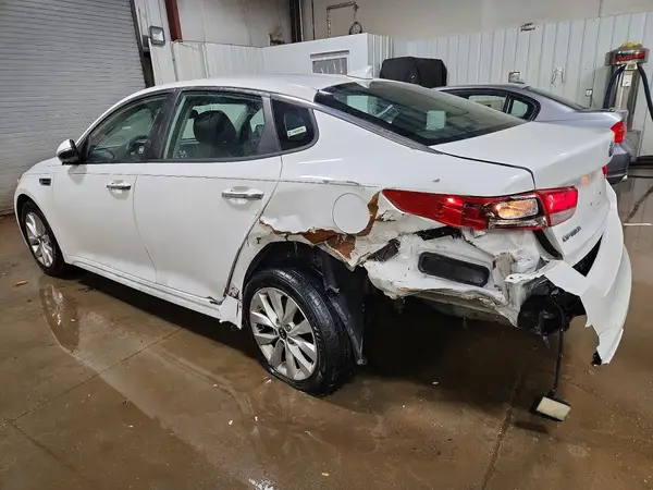 5XXGT4L32JG270592 2018 KIA OPTIMA - Image 2