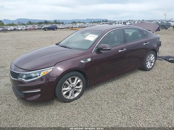 5XXGT4L32JG270673 2018 KIA OPTIMA - Image 2