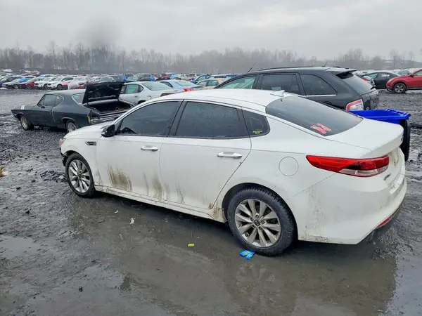 5XXGT4L32JG271211 2018 KIA OPTIMA - Image 2