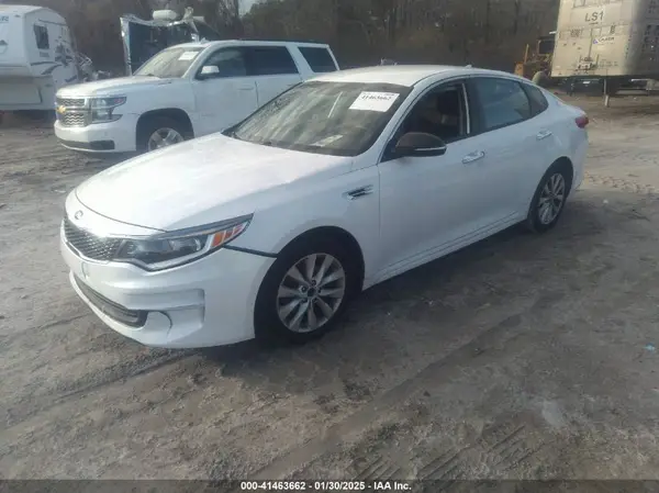 5XXGT4L32JG273573 2018 KIA OPTIMA - Image 2