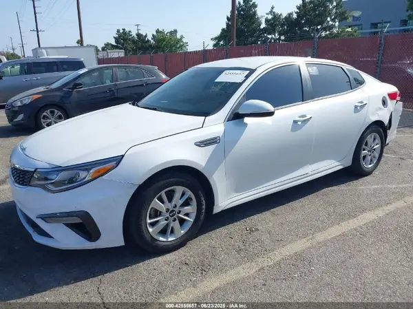 5XXGT4L32KG275325 2019 KIA OPTIMA - Image 2