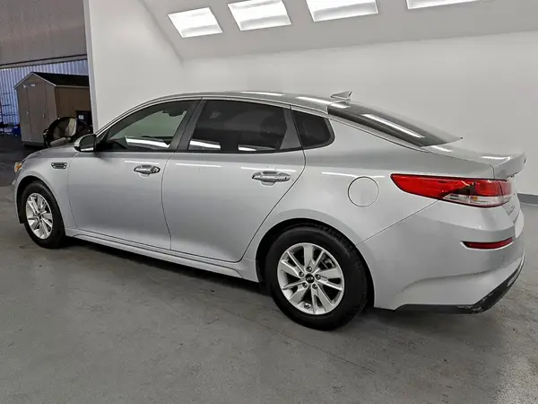 5XXGT4L32KG278211 2019 KIA OPTIMA - Image 2