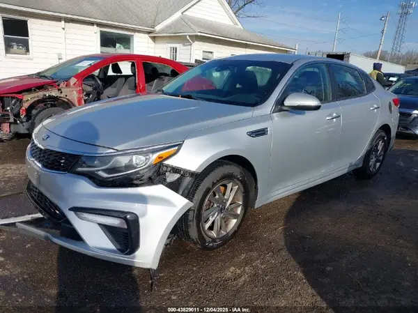 5XXGT4L32KG359595 2019 KIA OPTIMA - Image 2