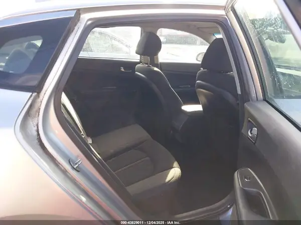 5XXGT4L32KG359595 2019 KIA OPTIMA - Image 8