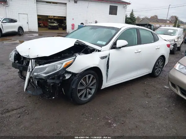 5XXGT4L32KG360715 2019 KIA OPTIMA - Image 2