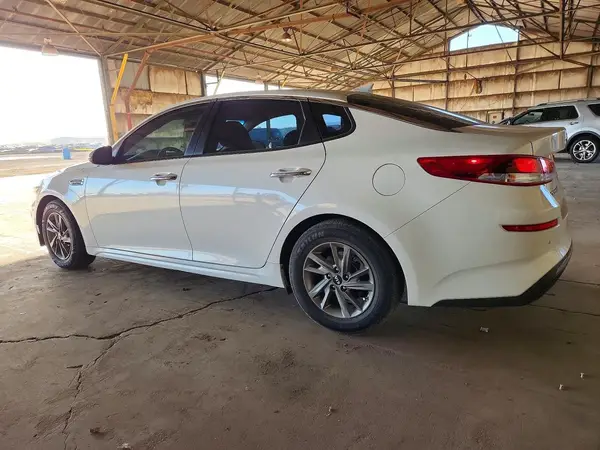 5XXGT4L32KG364957 2019 KIA OPTIMA - Image 2