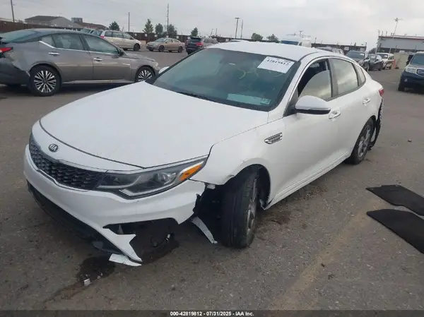 5XXGT4L32LG381341 2020 KIA OPTIMA - Image 2