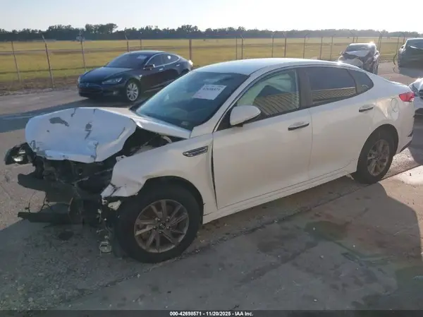5XXGT4L32LG386118 2020 KIA OPTIMA - Image 2
