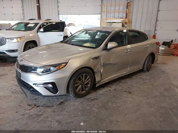 5XXGT4L32LG424821 2020 KIA OPTIMA - Image 2