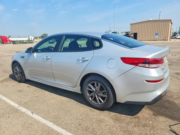 5XXGT4L32LG435754 2020 KIA OPTIMA - Image 2