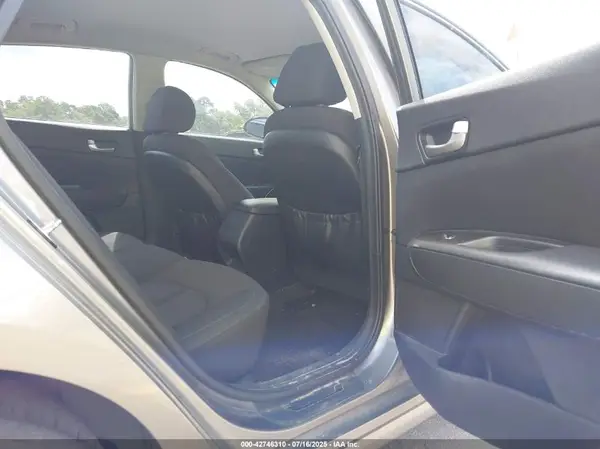 5XXGT4L33GG068546 2016 KIA OPTIMA - Image 8