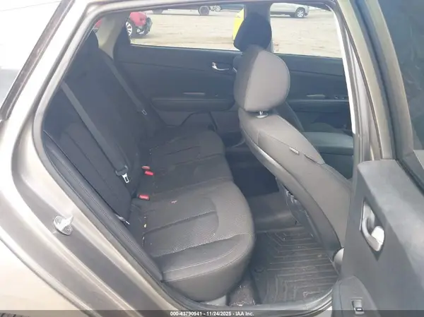 5XXGT4L33GG102940 2016 KIA OPTIMA - Image 8