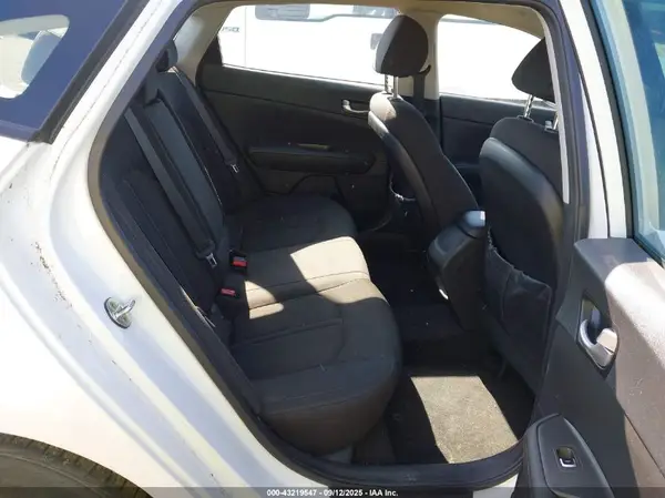 5XXGT4L33GG120547 2016 KIA OPTIMA - Image 8