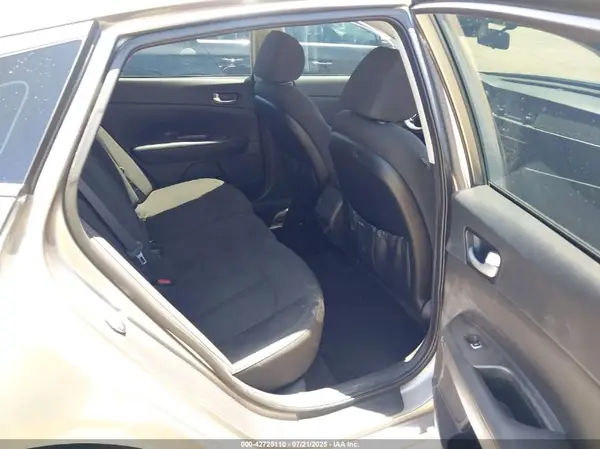 5XXGT4L33HG123093 2017 KIA OPTIMA - Image 8