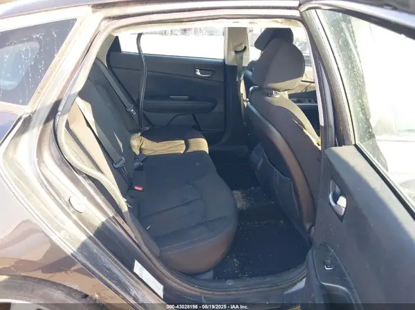 5XXGT4L33HG124244 2017 KIA OPTIMA - Image 8