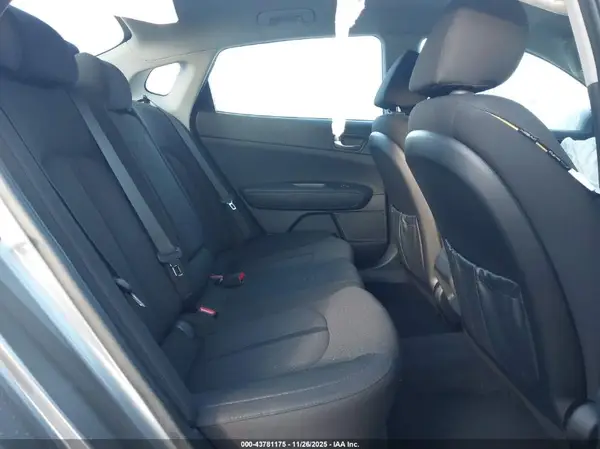 5XXGT4L33HG125412 2017 KIA OPTIMA - Image 8