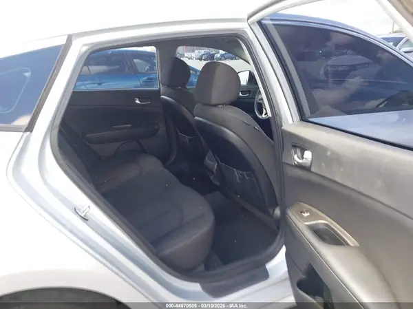 5XXGT4L33HG141402 2017 KIA OPTIMA - Image 8
