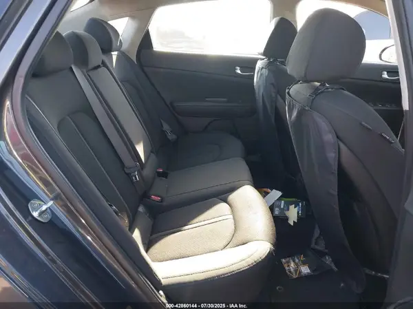 5XXGT4L33HG143974 2017 KIA OPTIMA - Image 8
