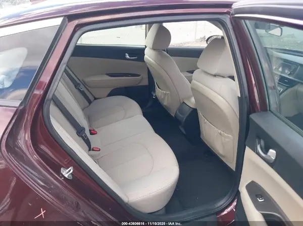 5XXGT4L33HG146888 2017 KIA OPTIMA - Image 8