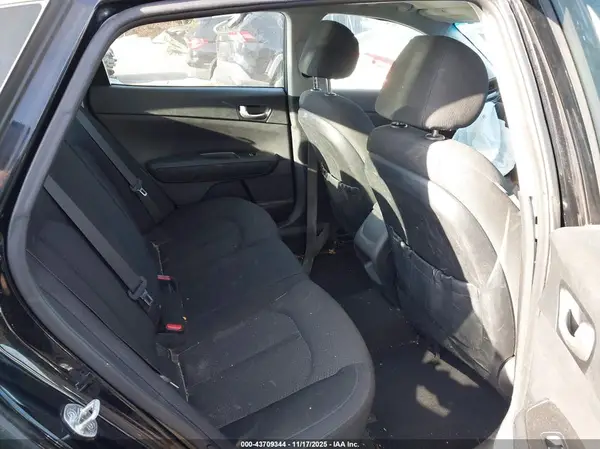 5XXGT4L33HG152769 2017 KIA OPTIMA - Image 8