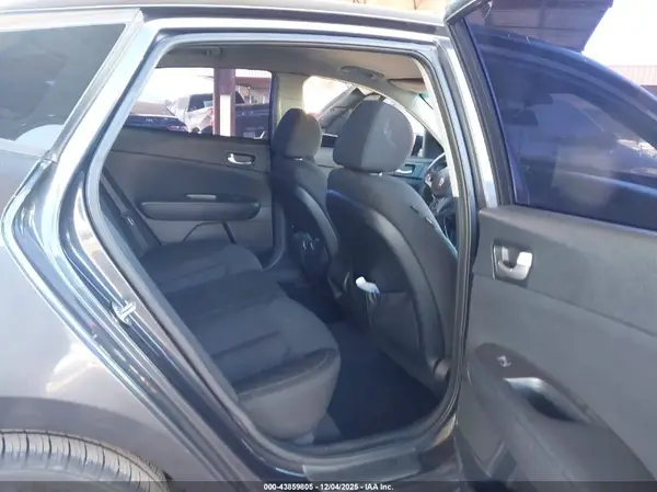 5XXGT4L33HG172861 2017 KIA OPTIMA - Image 8