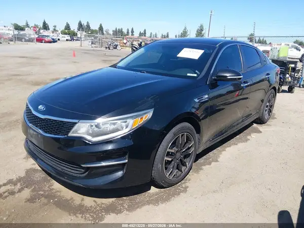 5XXGT4L33JG182585 2018 KIA OPTIMA - Image 2