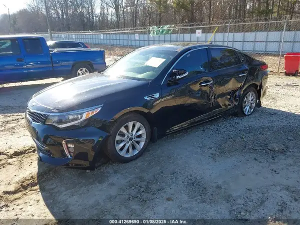 5XXGT4L33JG186703 2018 KIA OPTIMA - Image 2
