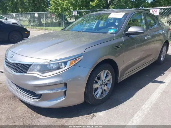 5XXGT4L33JG187611 2018 KIA OPTIMA - Image 2