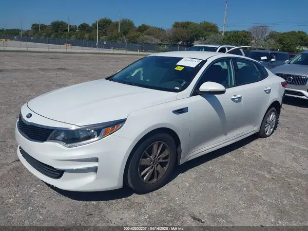 5XXGT4L33JG193537 2018 KIA OPTIMA - Image 2