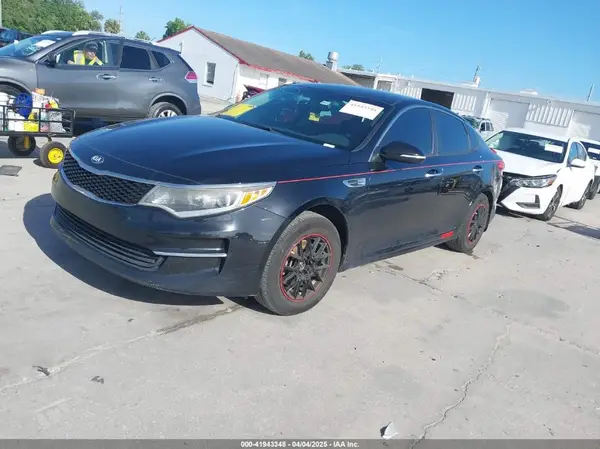 5XXGT4L33JG195305 2018 KIA OPTIMA - Image 2