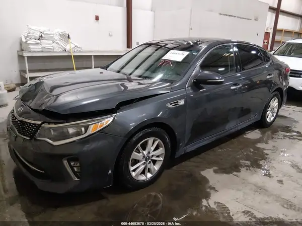 5XXGT4L33JG196020 2018 KIA OPTIMA - Image 2