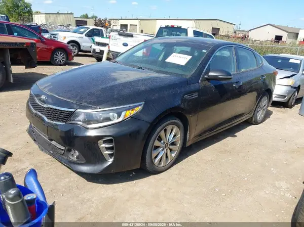 5XXGT4L33JG198835 2018 KIA OPTIMA - Image 2