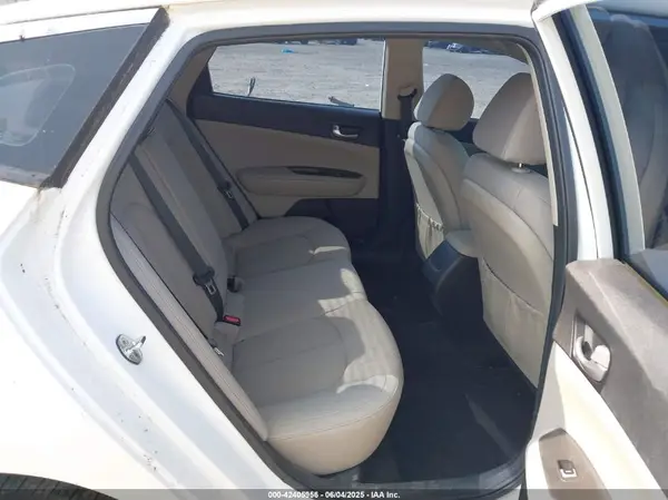 5XXGT4L33JG200440 2018 KIA OPTIMA - Image 8