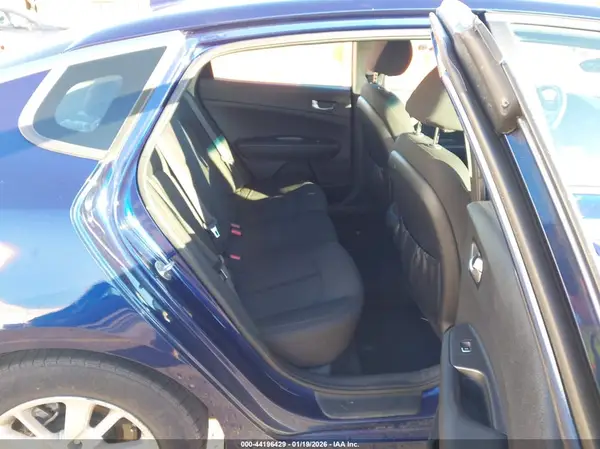 5XXGT4L33JG202348 2018 KIA OPTIMA - Image 8