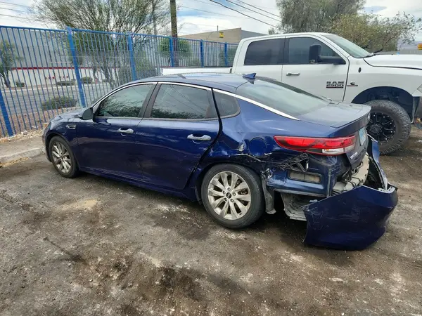 5XXGT4L33JG202383 2018 KIA OPTIMA - Image 2