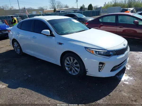 5XXGT4L33JG208165 2018 KIA OPTIMA - Image 1