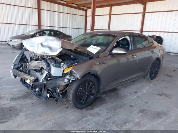 5XXGT4L33JG209123 2018 KIA OPTIMA - Image 2