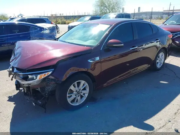 5XXGT4L33JG212457 2018 KIA OPTIMA - Image 2
