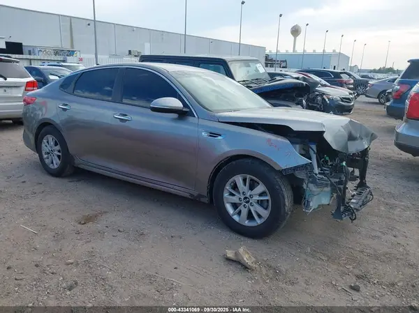 5XXGT4L33JG216458 2018 KIA OPTIMA - Image 1