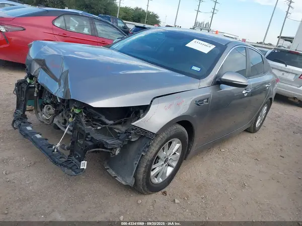 5XXGT4L33JG216458 2018 KIA OPTIMA - Image 2