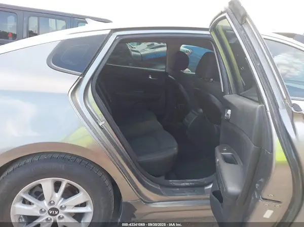 5XXGT4L33JG216458 2018 KIA OPTIMA - Image 8