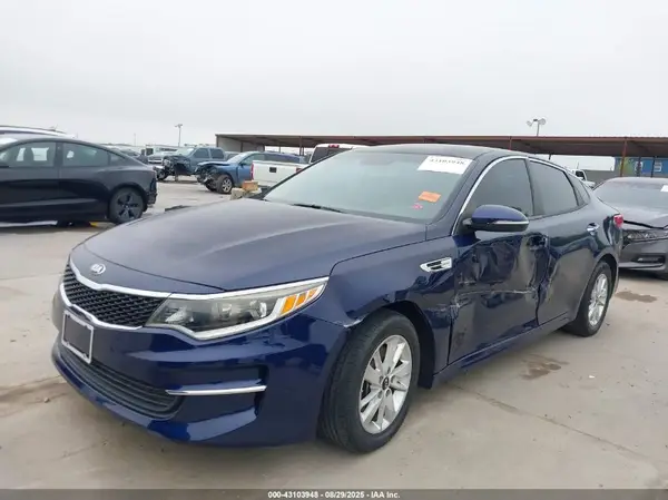 5XXGT4L33JG219943 2018 KIA OPTIMA - Image 2