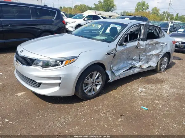 5XXGT4L33JG220252 2018 KIA OPTIMA - Image 2