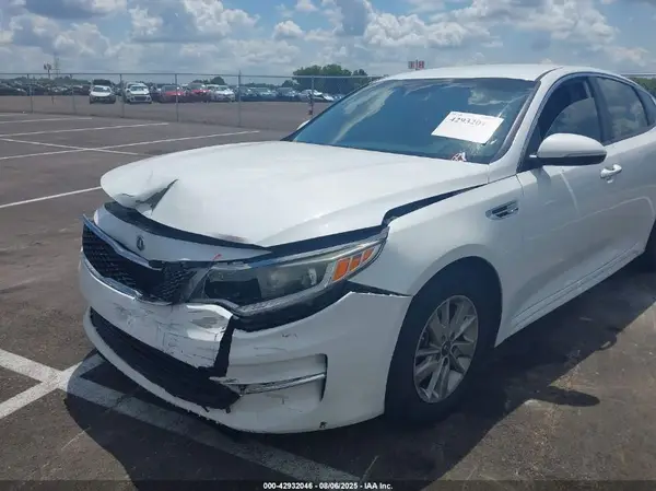 5XXGT4L33JG220431 2018 KIA OPTIMA - Image 2
