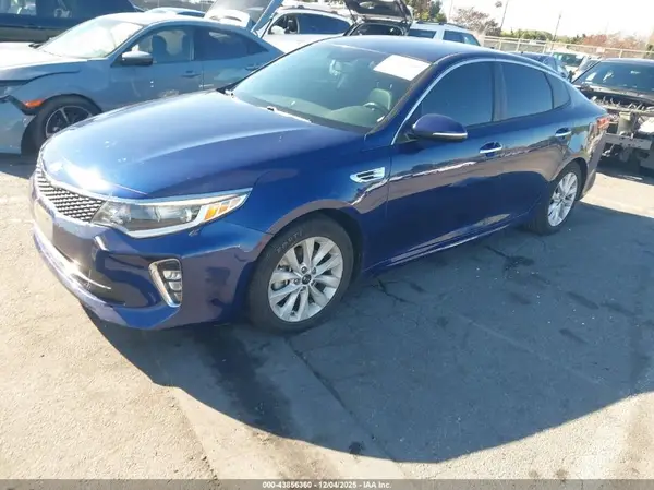 5XXGT4L33JG221286 2018 KIA OPTIMA - Image 2