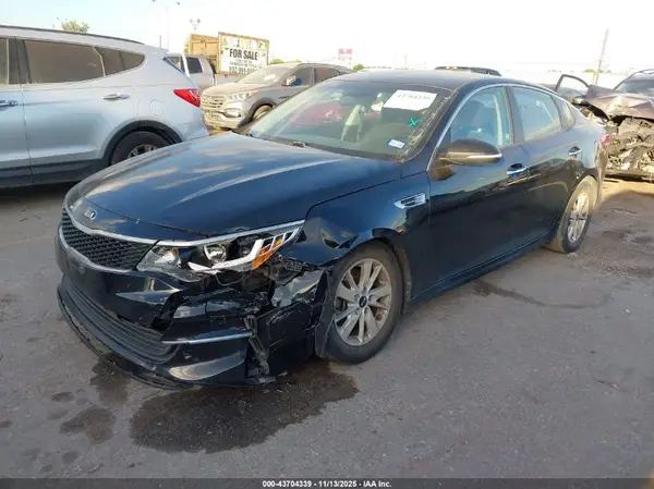 5XXGT4L33JG223751 2018 KIA OPTIMA - Image 2