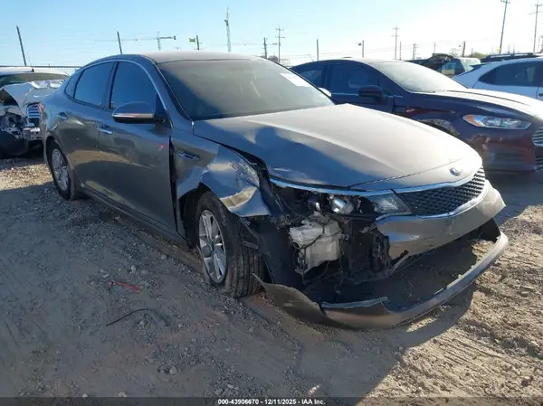 5XXGT4L33JG225807 2018 KIA OPTIMA - Image 1