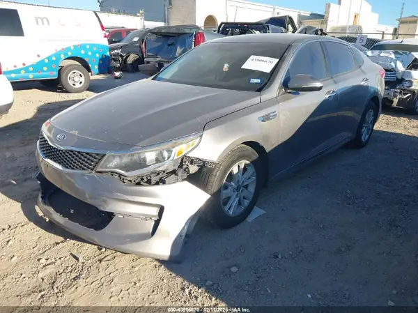 5XXGT4L33JG225807 2018 KIA OPTIMA - Image 2