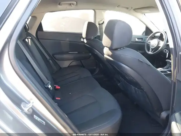 5XXGT4L33JG225807 2018 KIA OPTIMA - Image 8