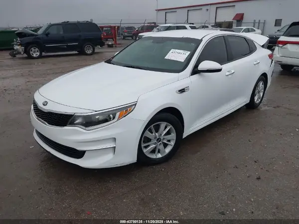 5XXGT4L33JG227962 2018 KIA OPTIMA - Image 2
